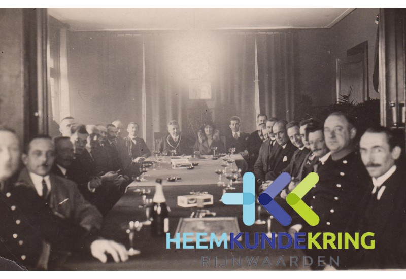 br07 - Gemeenteraad en personeel- o.a. W.Bruns- P. Bruns-van de Loo - Droste - Bangert (Jan Vang) - Smits (politie) - Ten Velde - dr. Reijers - Publiekhuijsen - Sjaak Hendriks (keurmeester)